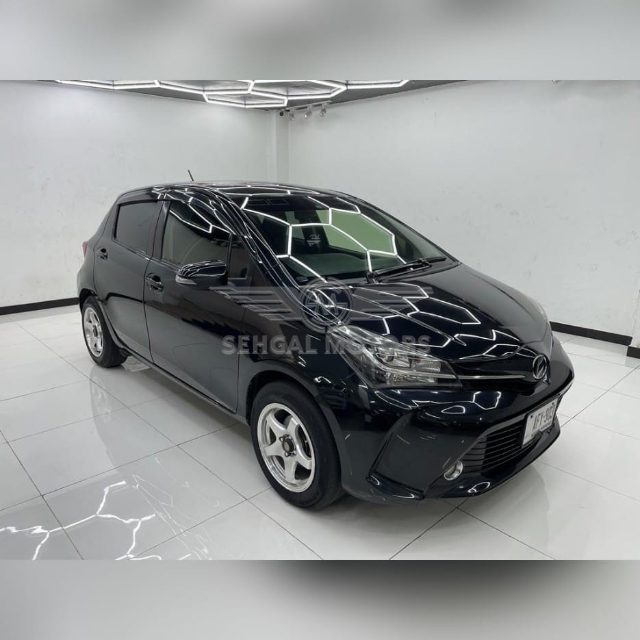 Toyota vitz F 1.0 2014