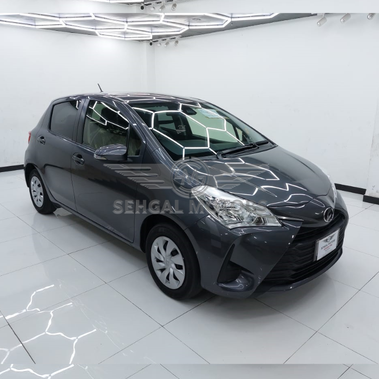 Toyota vitz F 1.0 2018