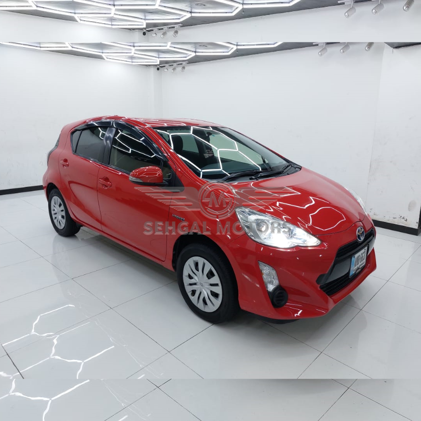 Toyota aqua 1.5S 2015