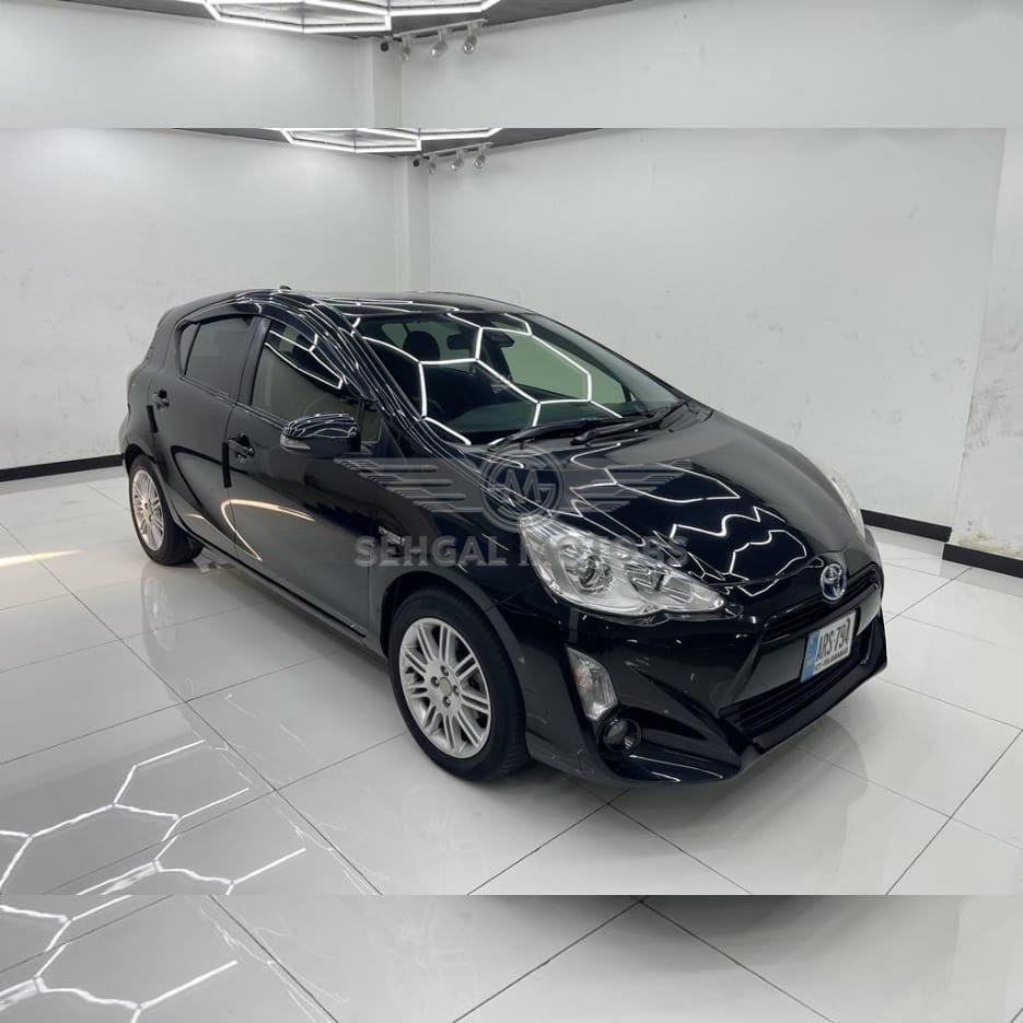 Toyota aqua 1.5 Hybrid 2016