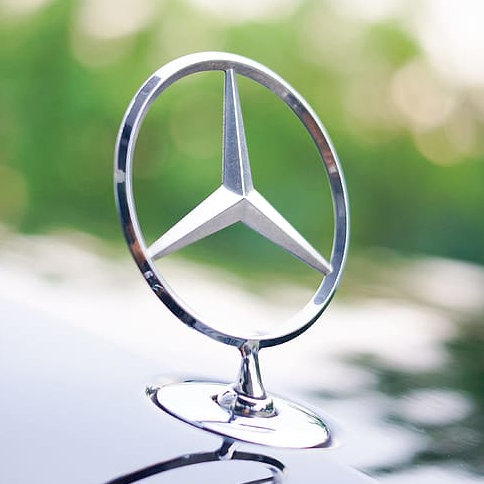 Bonnet LOGO MERCEDES FRONT